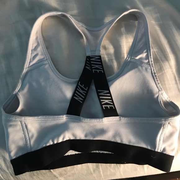 Nike sports bra - Picture 2 of 3